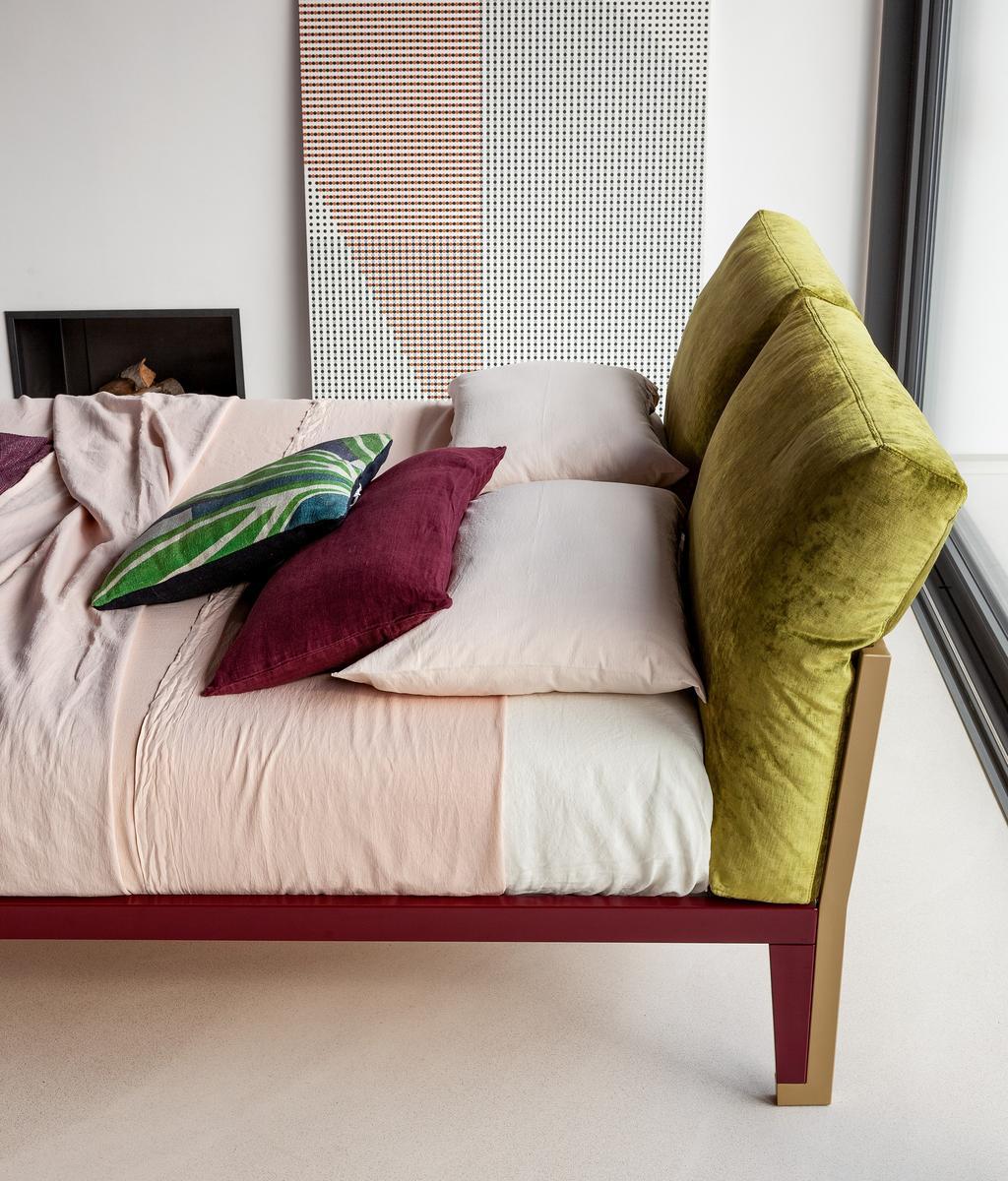 MOGLIE E MARITO Double bed with upholstered headboard
