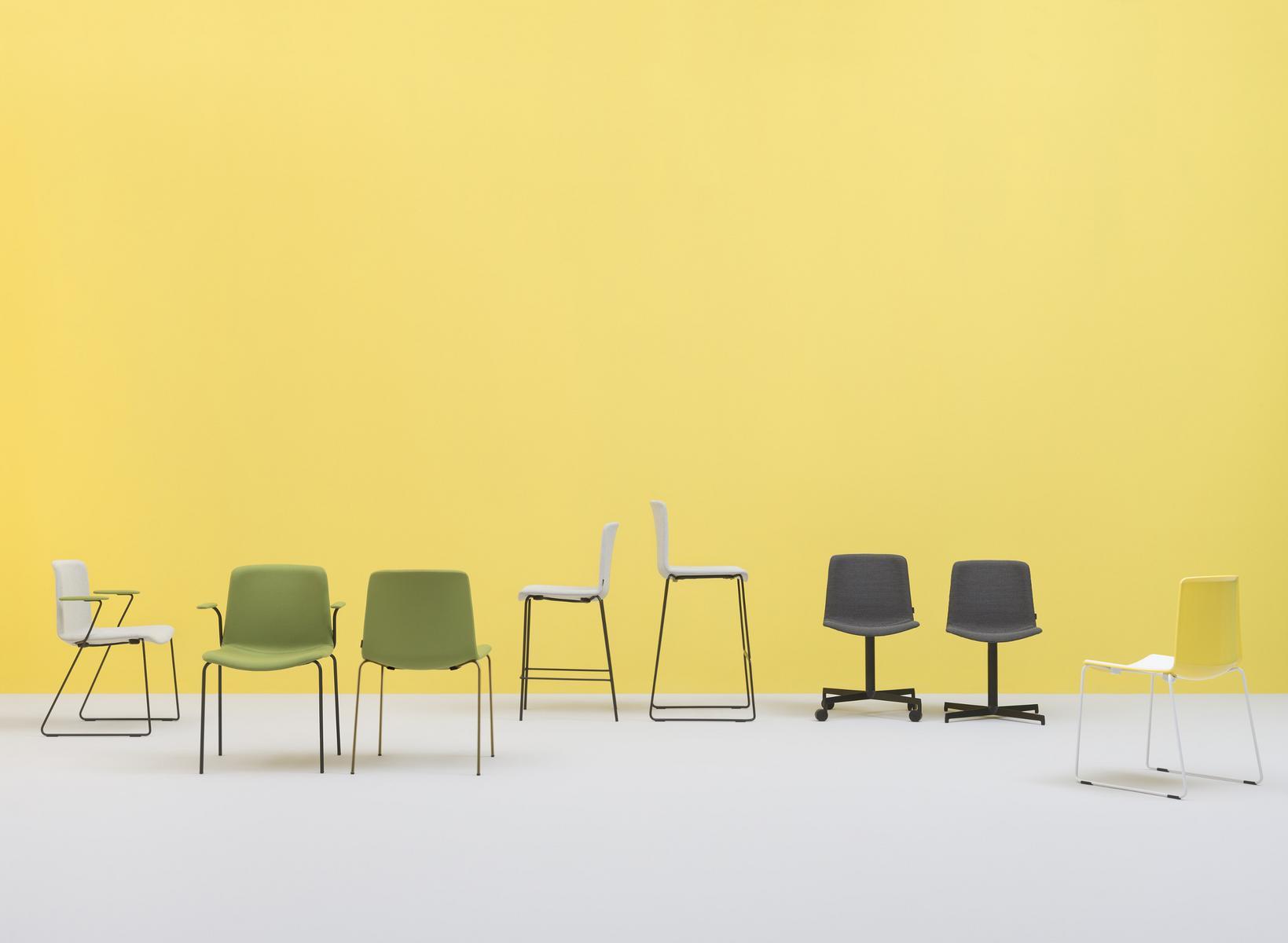 TWEET 896 High polypropylene stool with footrest