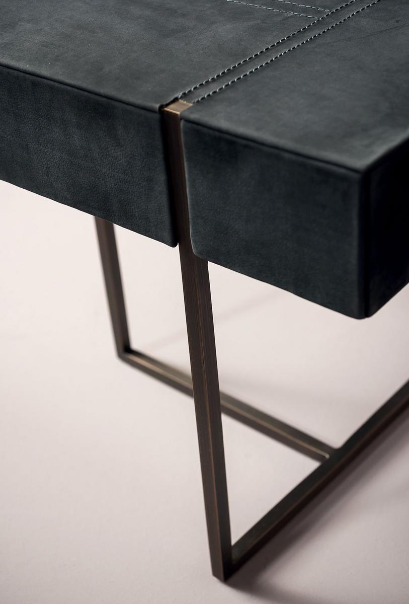 ICARO Leather bedside table with drawers