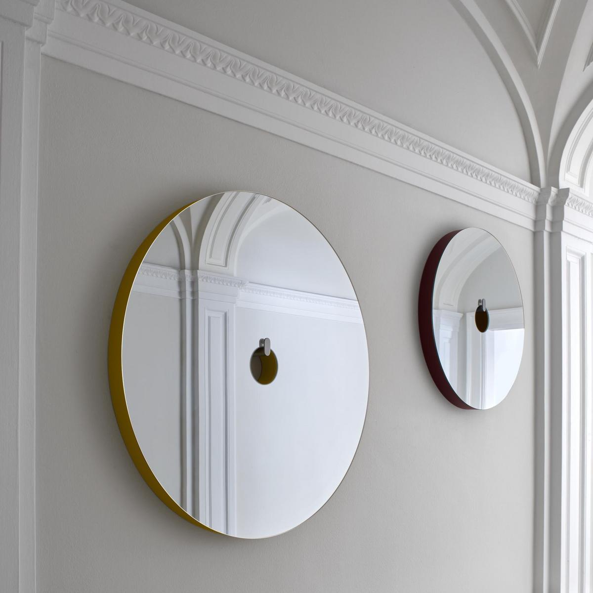 URA Round wall-mounted mirror