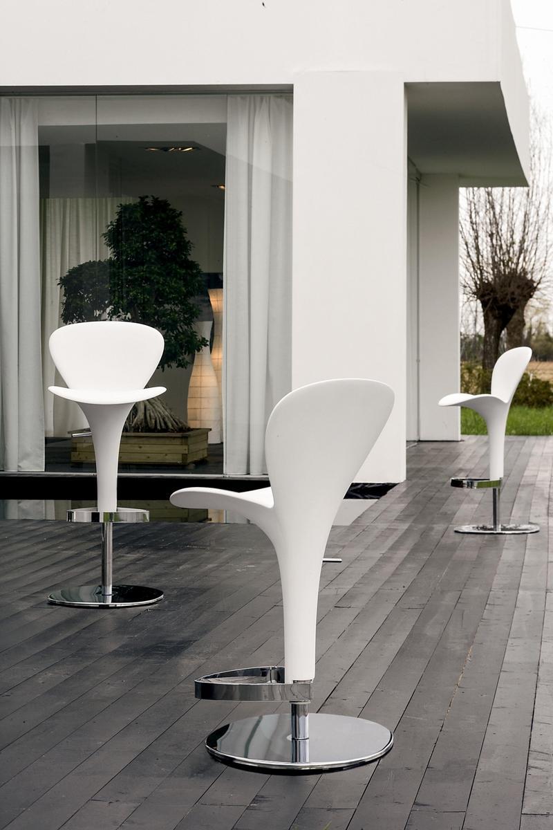 OSLO Plastic chair with footrest