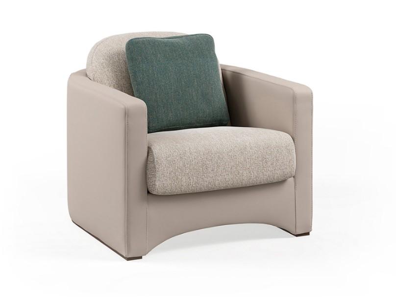 PR.702 Leather armchair with armrests