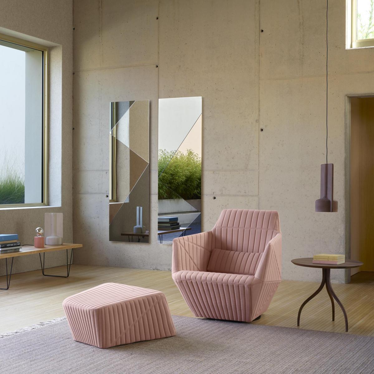 FACETT Swivel fabric armchair with armrests