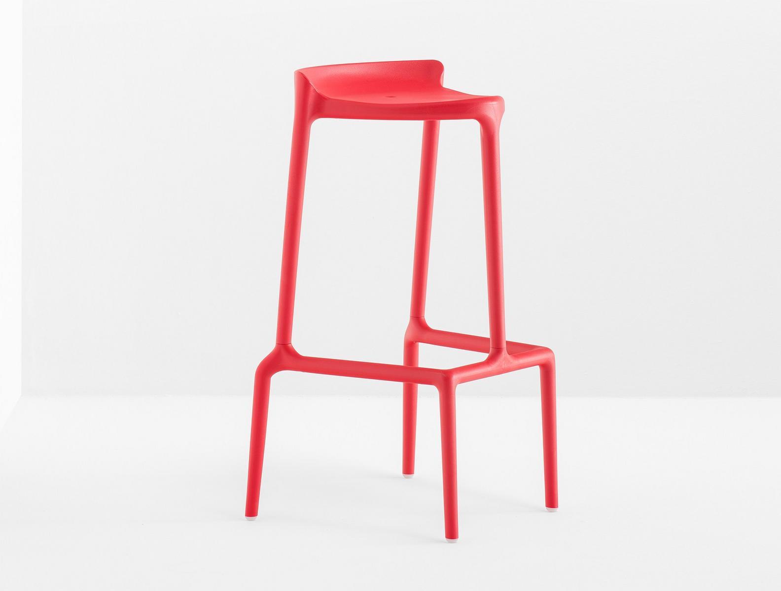 HAPPY 490 High stackable polypropylene stool