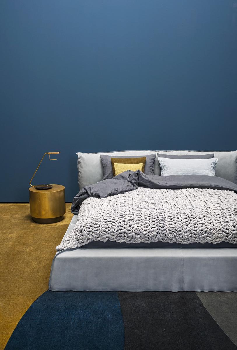 PARIS Upholstered leather bed