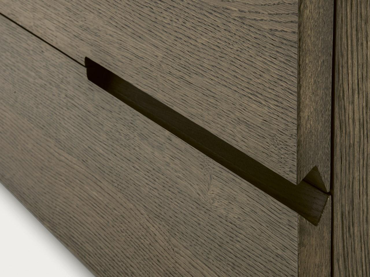 SEGNO Wooden chest of drawers with integrated handles