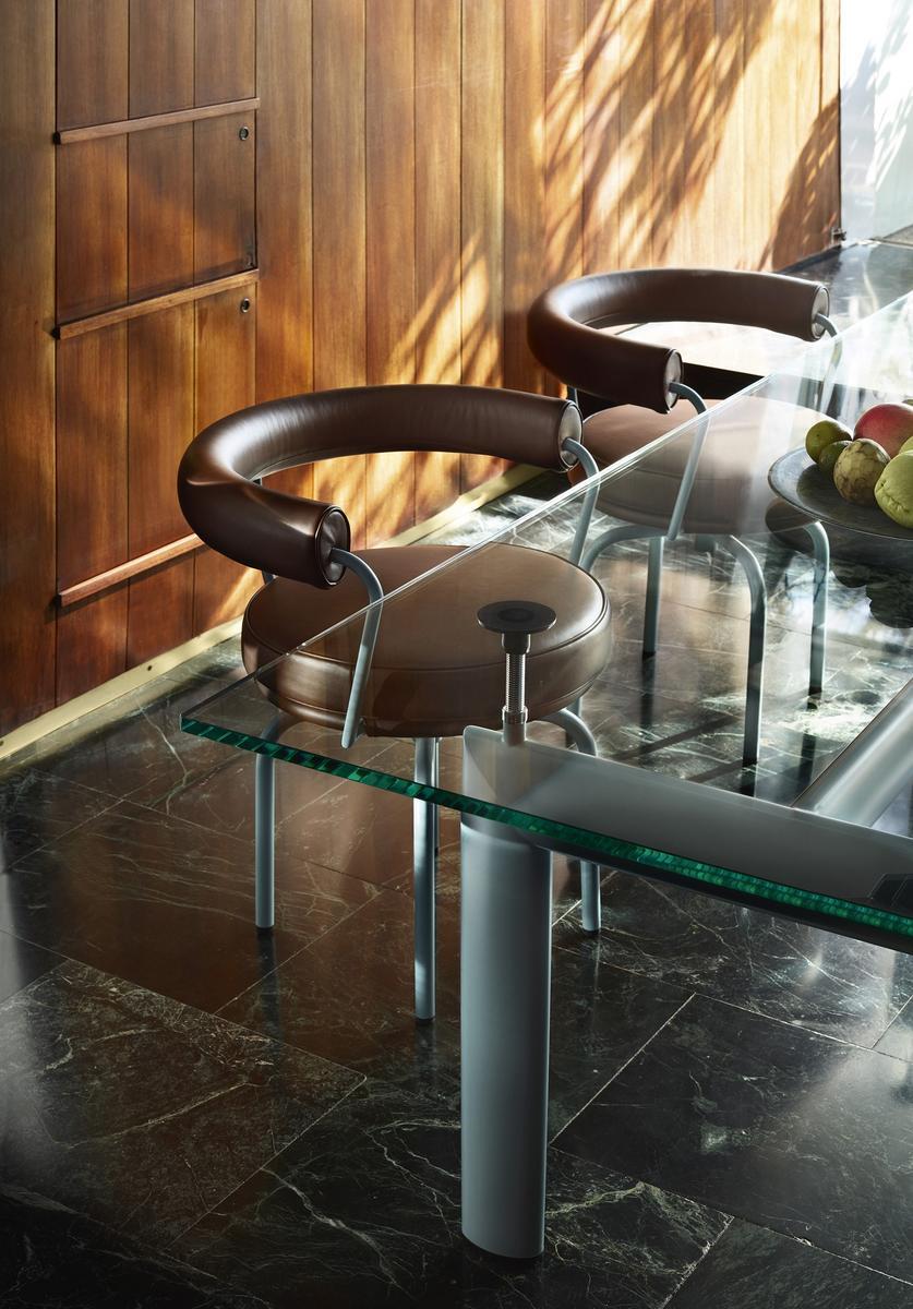 LC6 Height-adjustable table