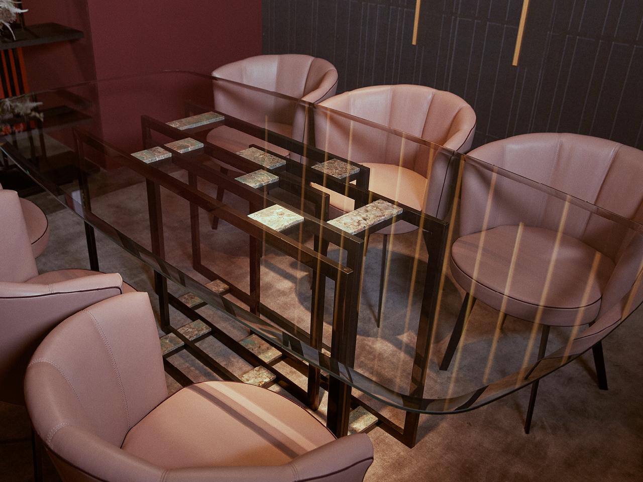 DORIAN Glass table with metal base