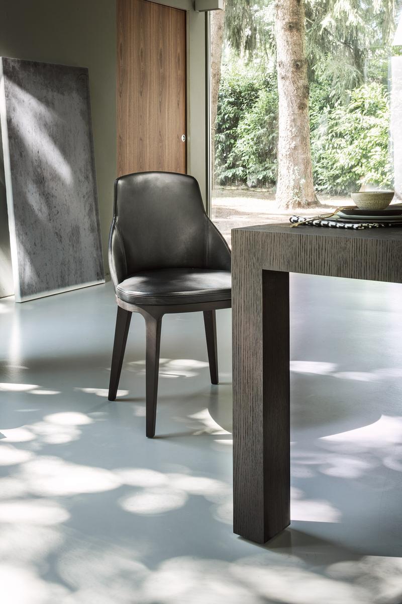 LUCY Upholstered leather chair with armrests