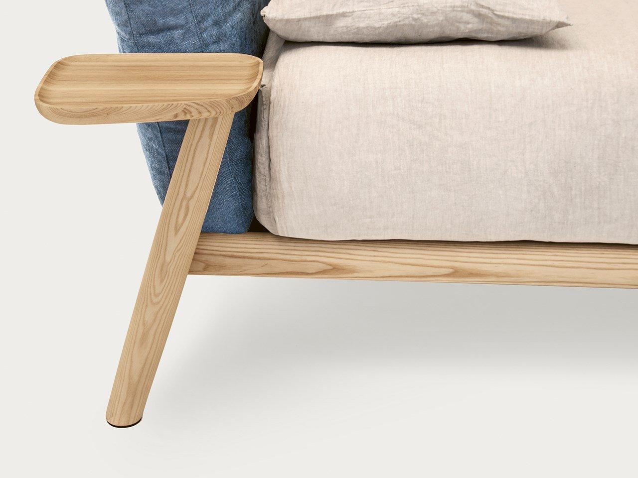 DIONISIO Solid wood bed with integrated nightstands