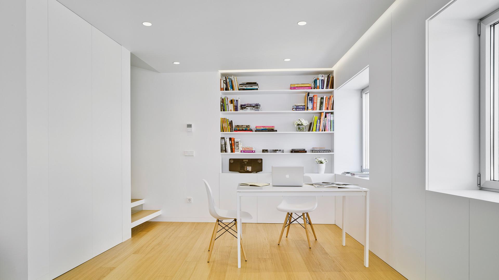 GAP 12V & 230V LED recessed aluminium spotlight