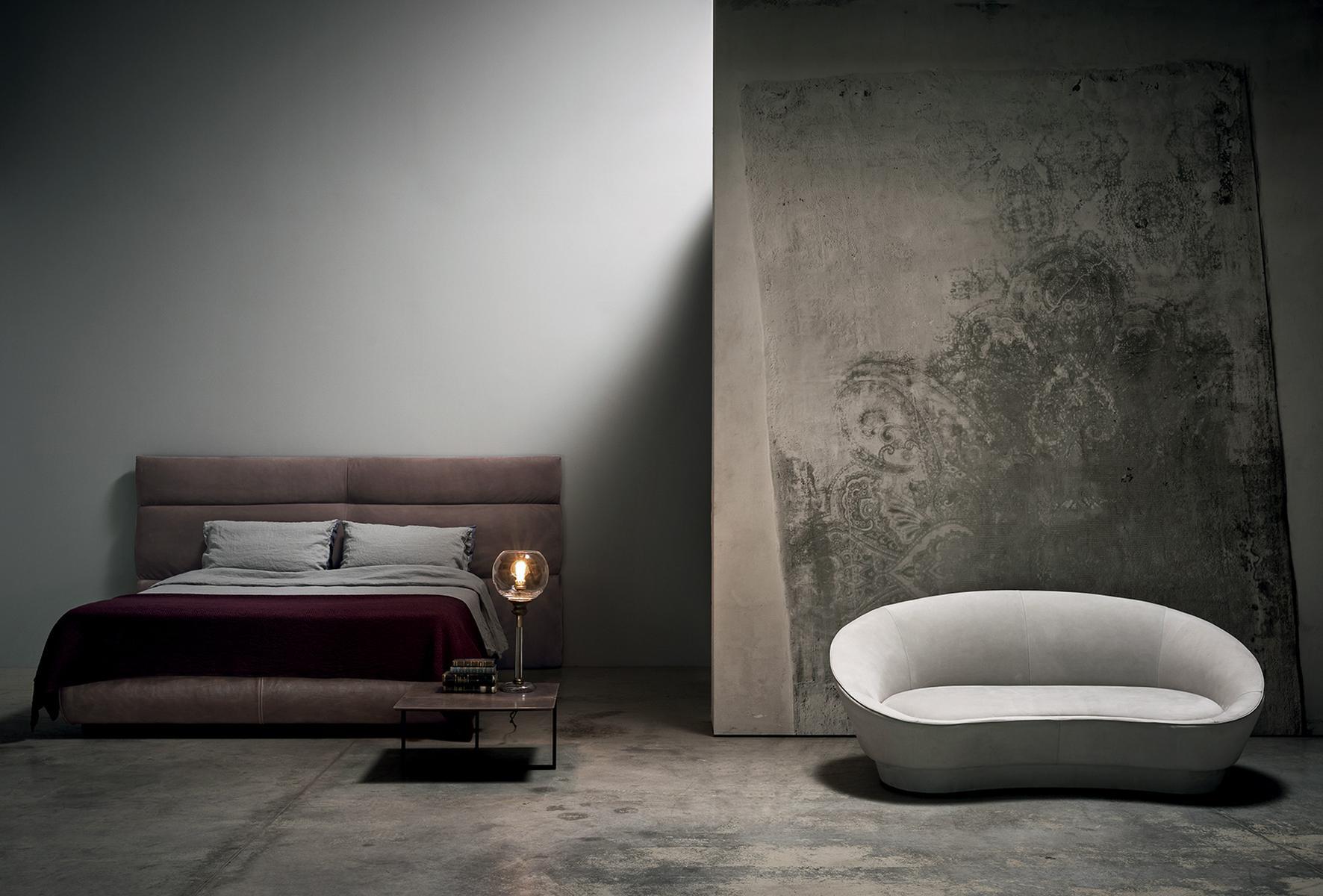 COUCHE Upholstered leather bed with high headboard
