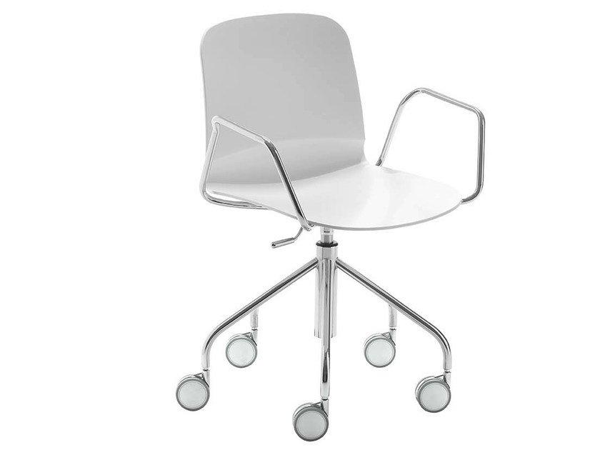 LIÙ DP Chair on trestle base with armrests with casters