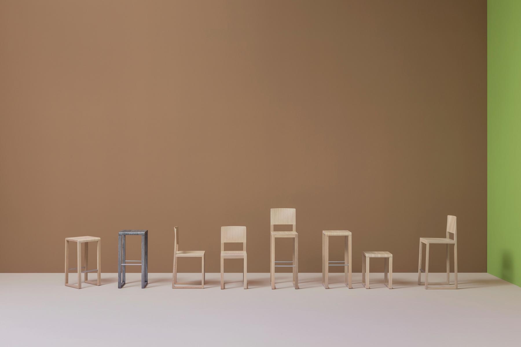 BRERA 383 Oak stool with footrest