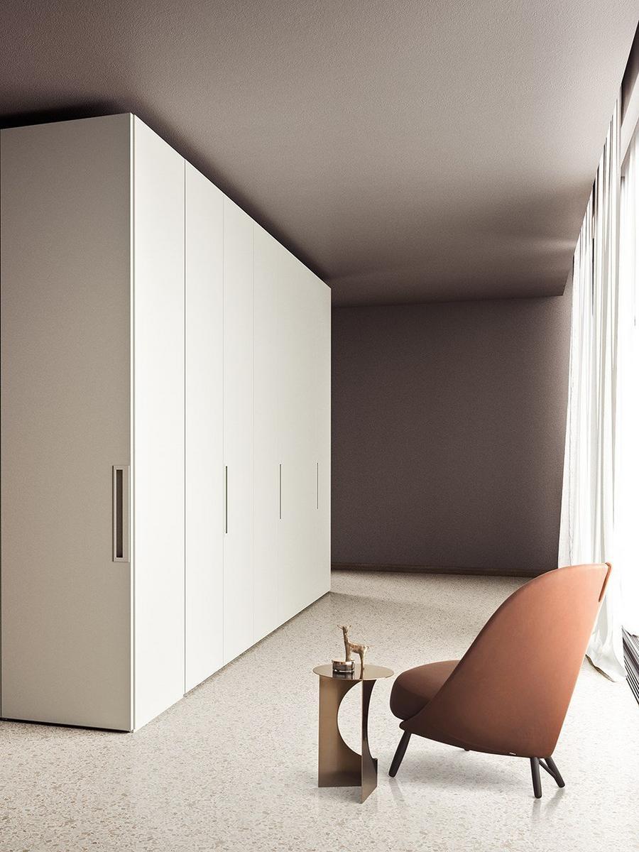ICONA Lacquered wooden wardrobe with sliding doors