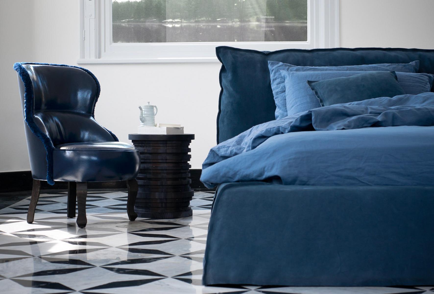PARIS Upholstered leather bed