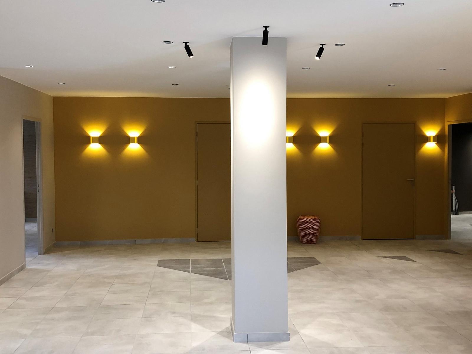 DING Direct-indirect light aluminium wall light