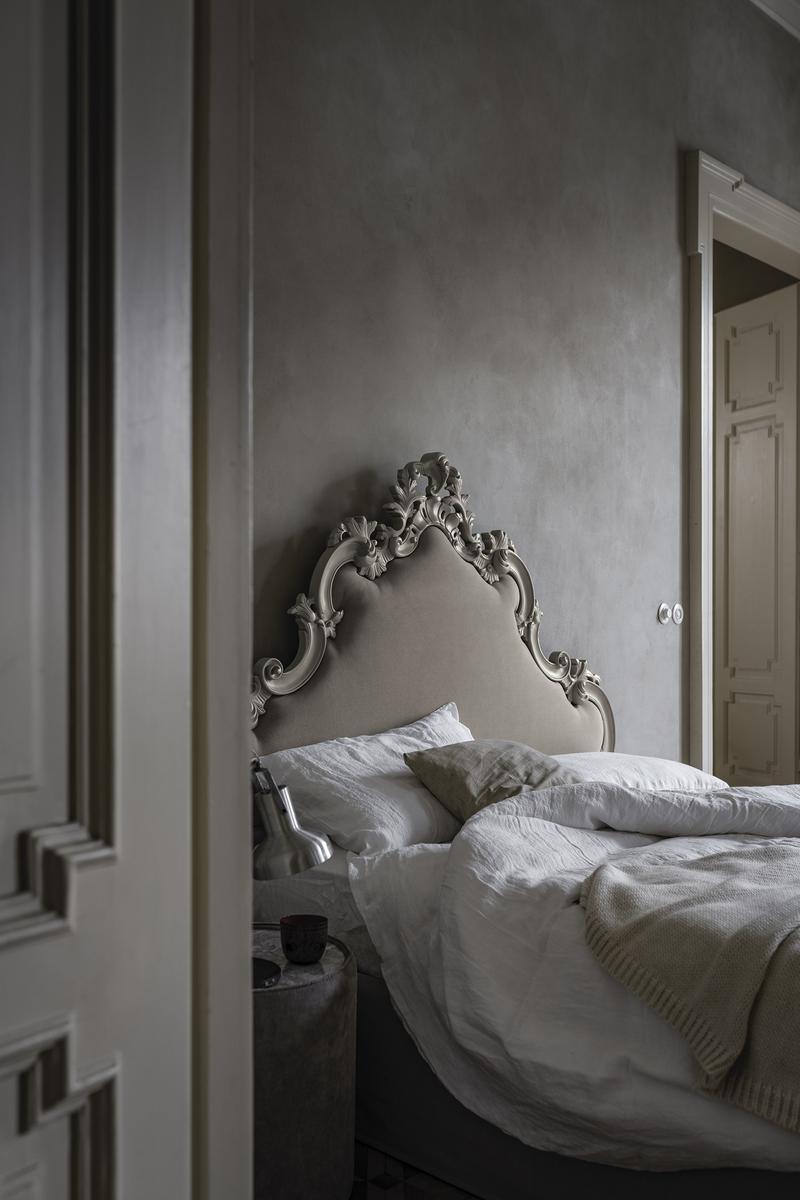 MADEMOISELLE Double bed with high headboard