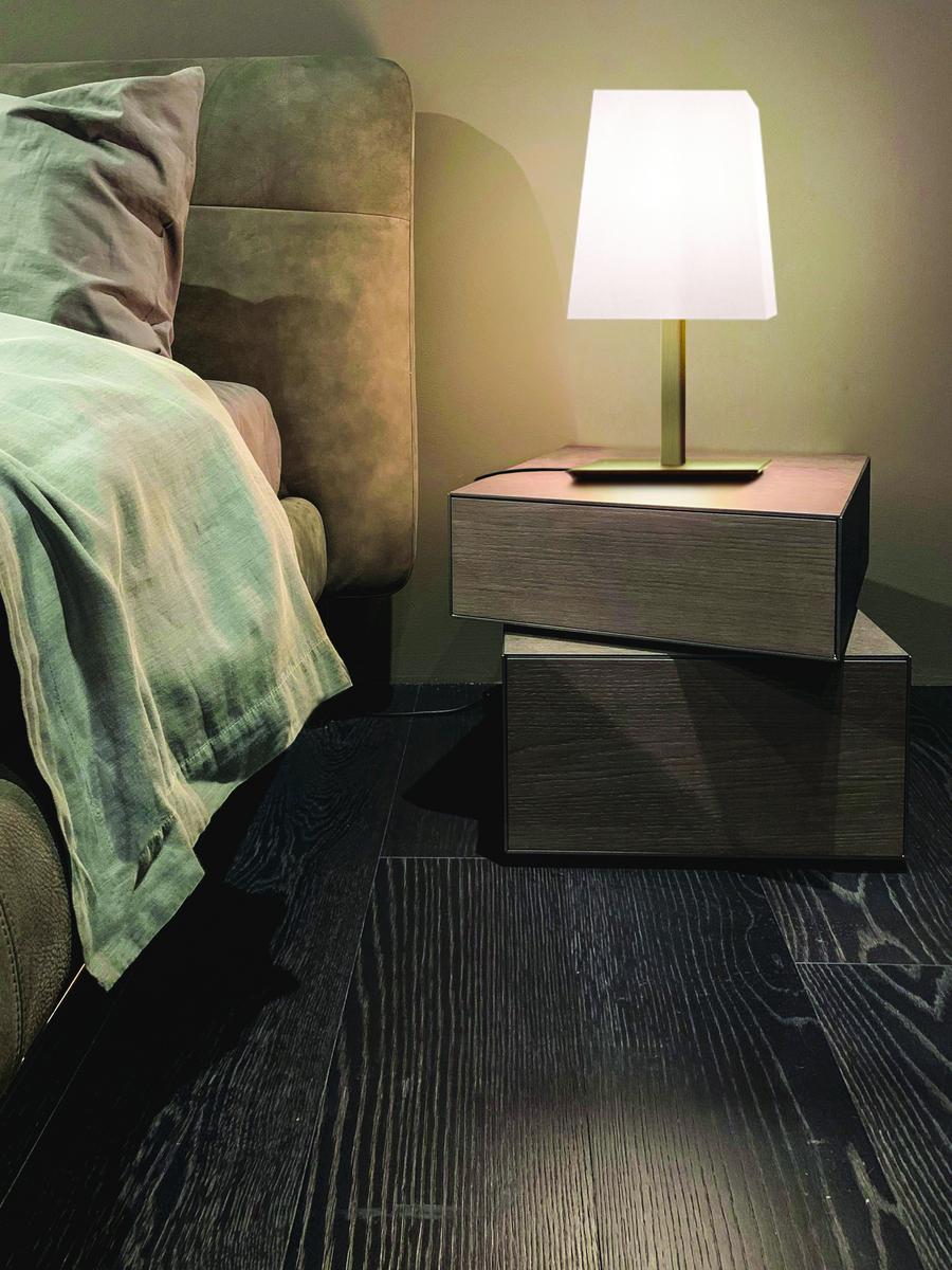 QUADRA Metal table lamp