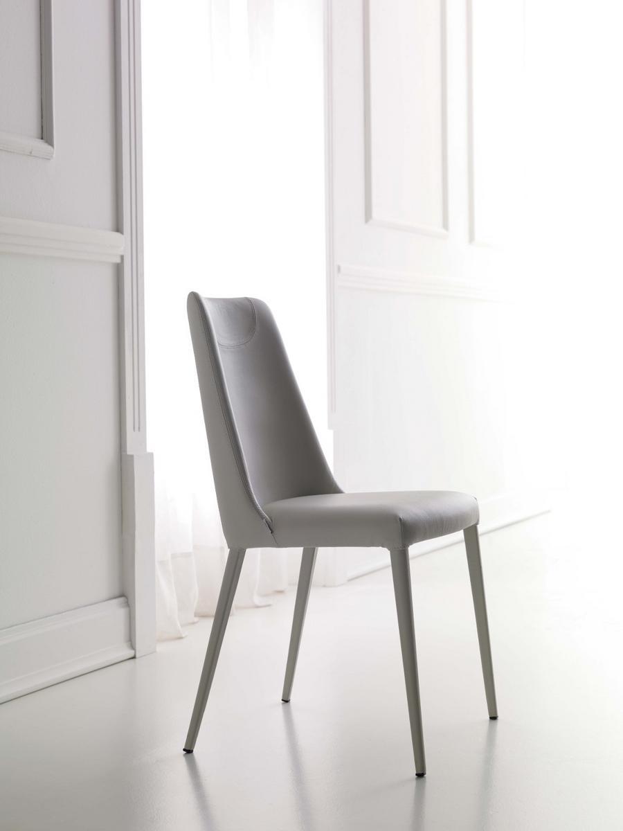 SOFIA Upholstered leather chair