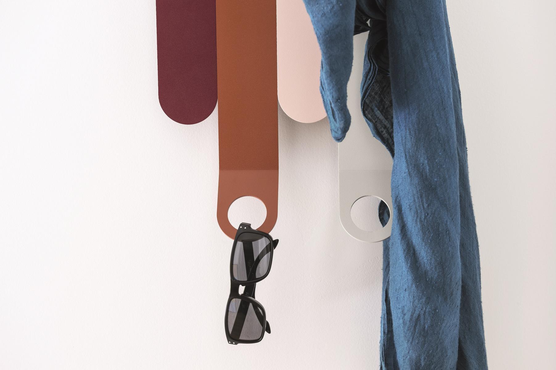 SKYLINE Wall-mounted plate coat rack