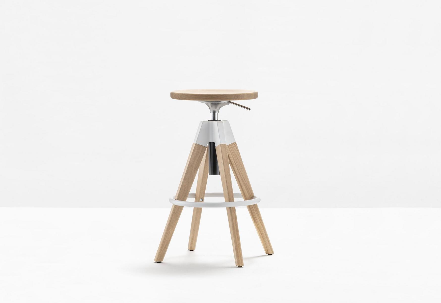 ARKI-STOOL ARKW6 Swivel oak stool with gas lift