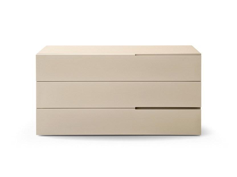 SEGNO Wooden chest of drawers with integrated handles