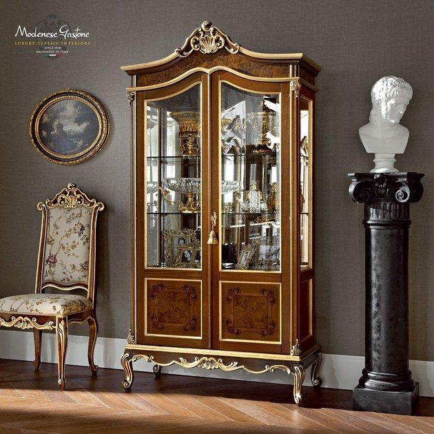 12116 Solid wood display cabinet