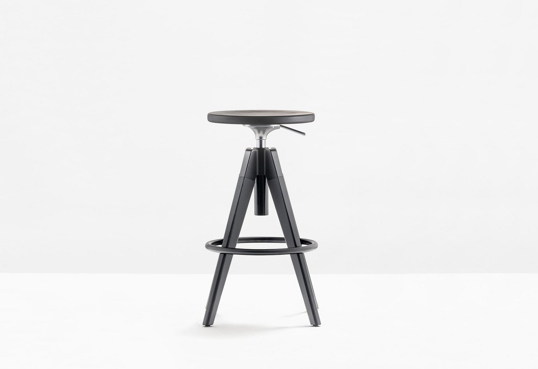 ARKI-STOOL ARKW6 Swivel oak stool with gas lift