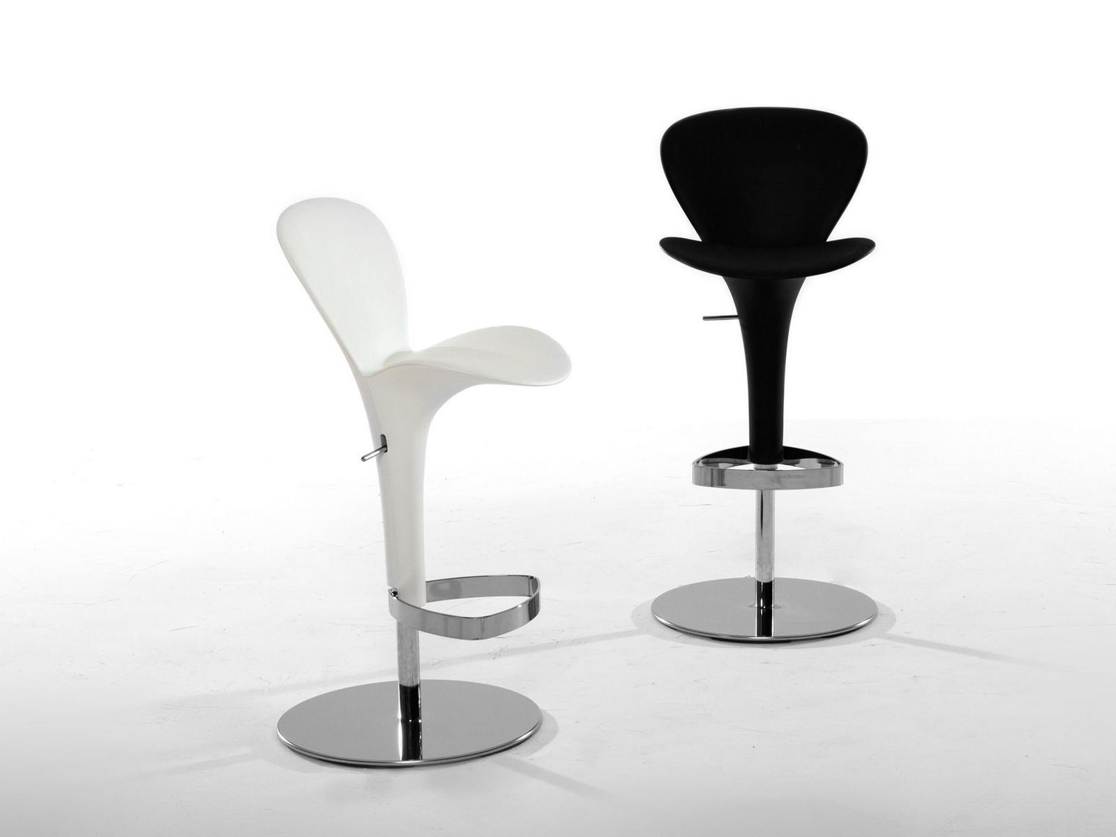 OSLO Plastic chair with footrest