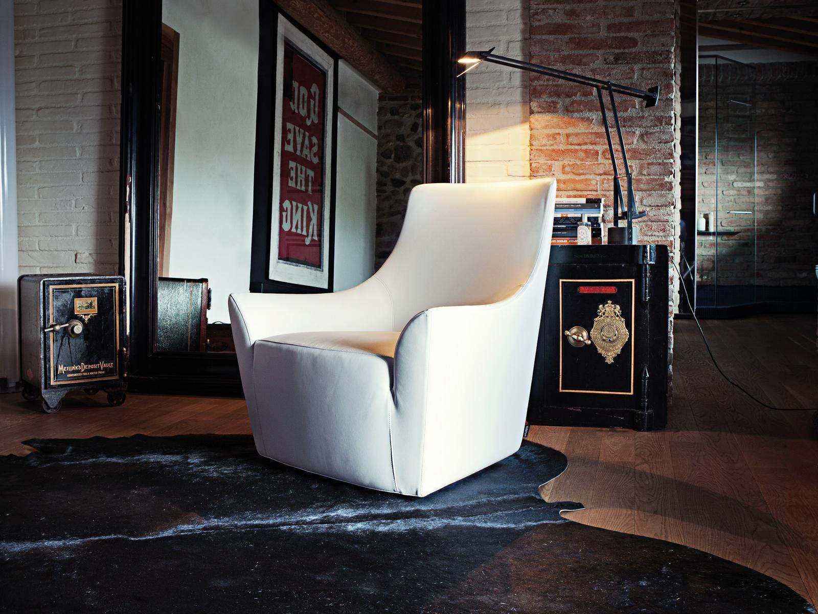 MONTERREY Armchair with armrests