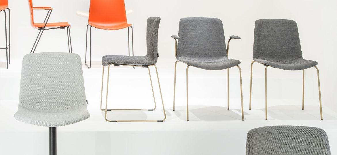TWEET 896 High polypropylene stool with footrest