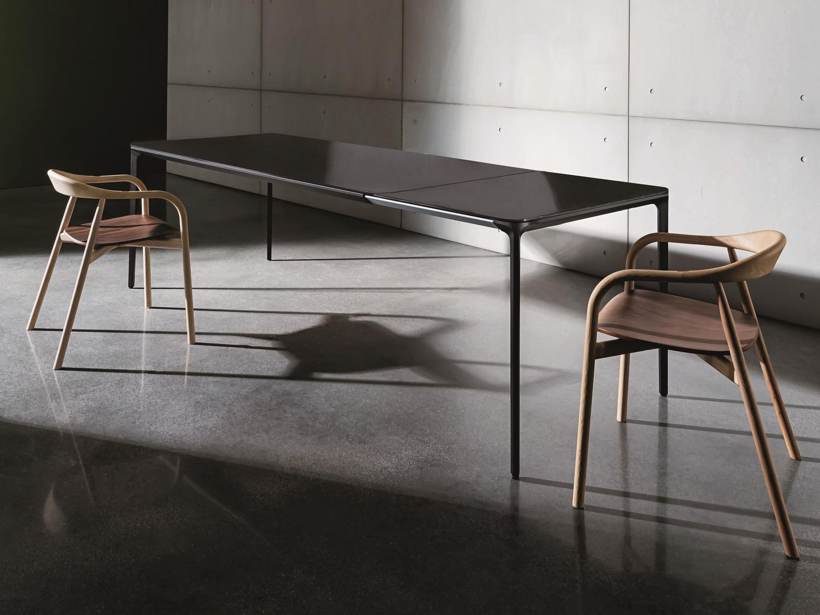 SLIM EXTENSIBLE Extending glass and aluminium table