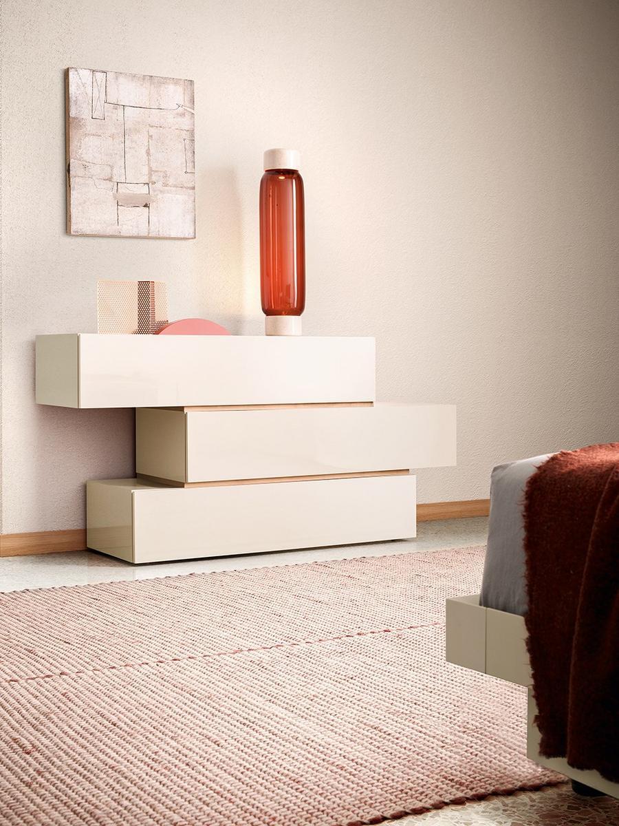 PEOPLE Wooden chest of drawers with integrated handles