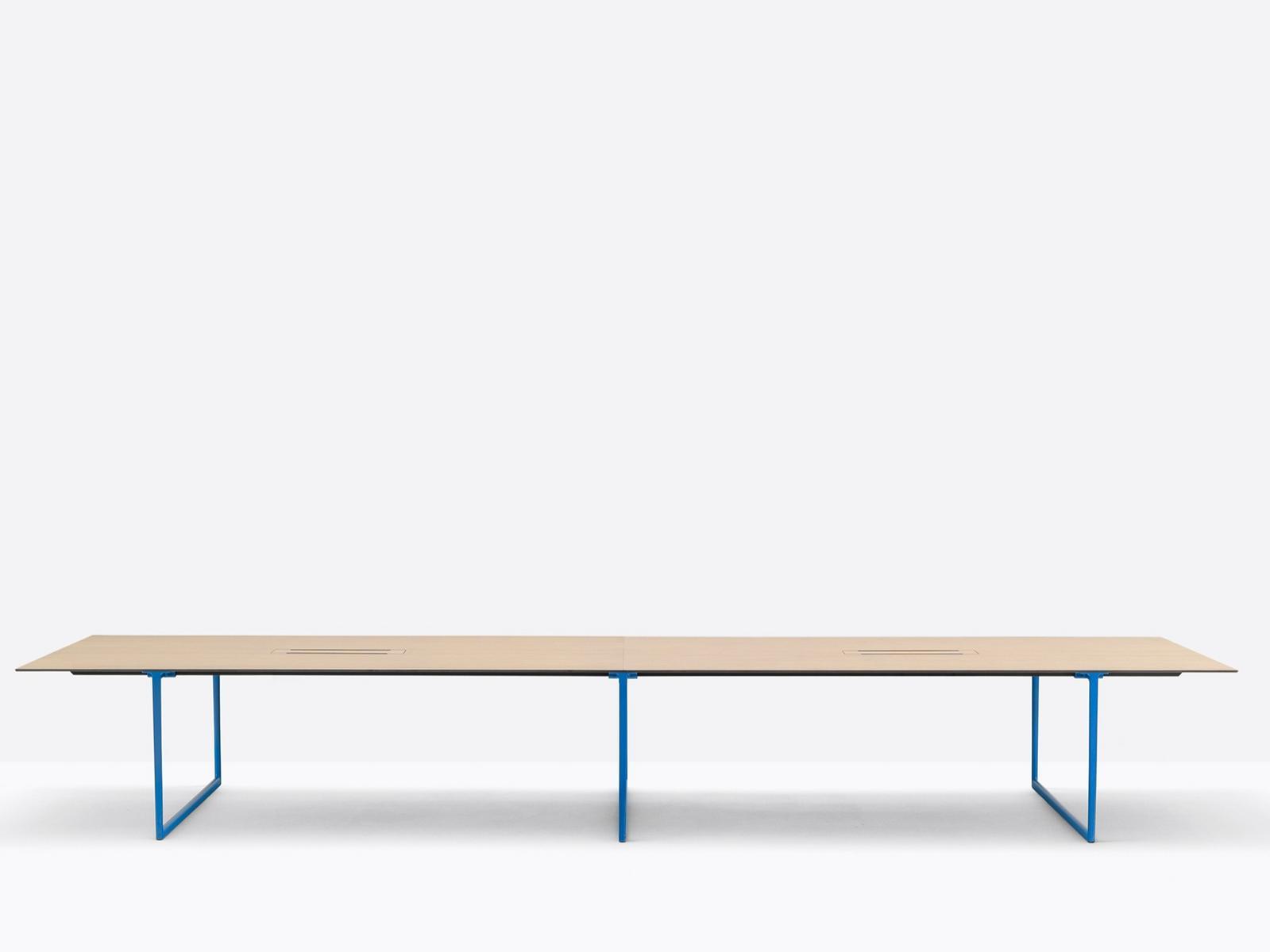 TOA TOA2 CC Aluminium and wood meeting table with cable management