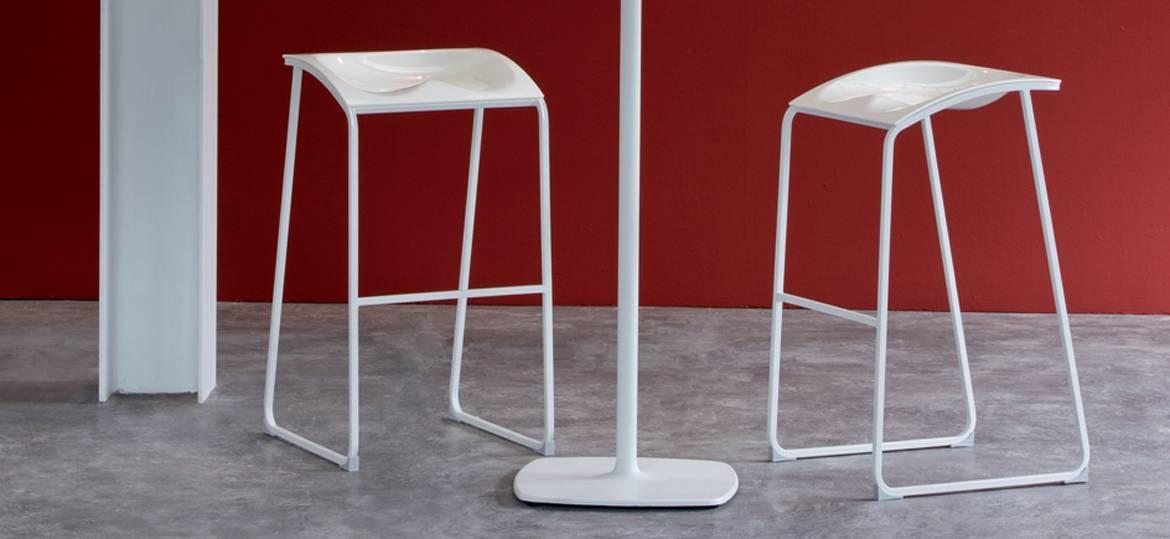 AROD 500 Sled base steel stool with footrest