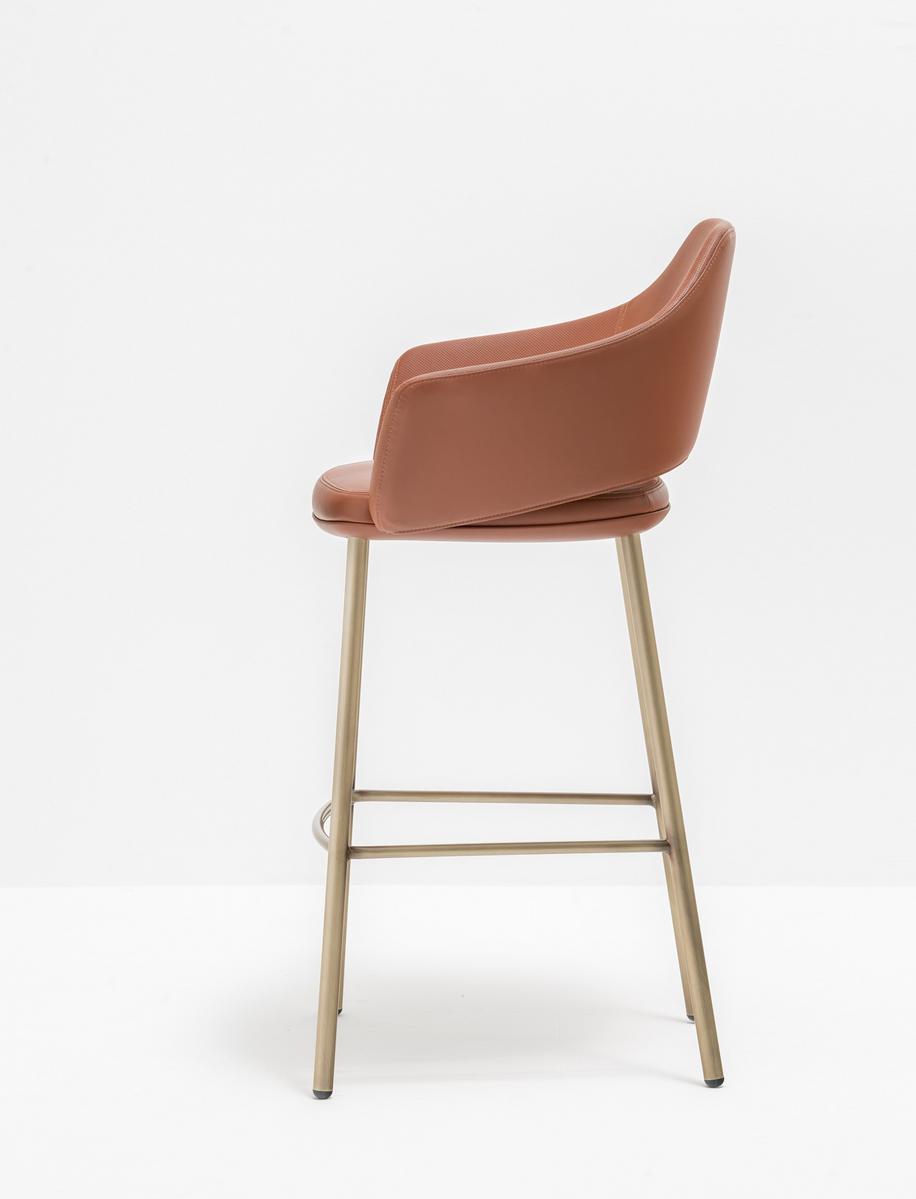 VIC 648 High leather stool with armrests with back