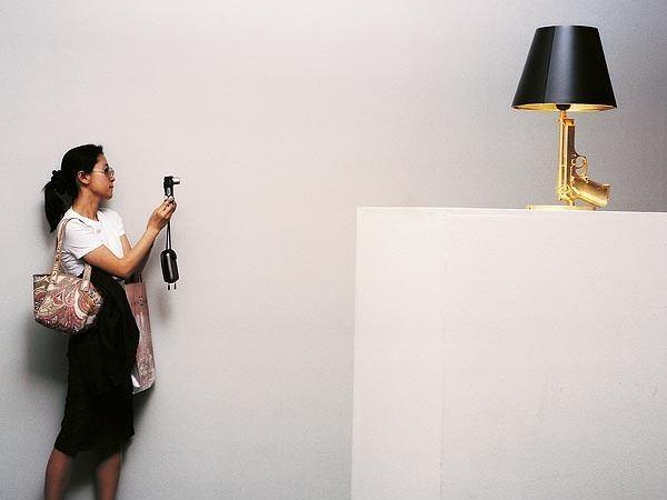 BEDSIDE GUN LED direct-indirect light table lamp