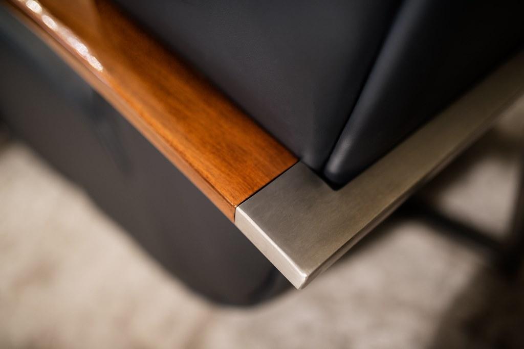 TANGO Leather armchair with armrests