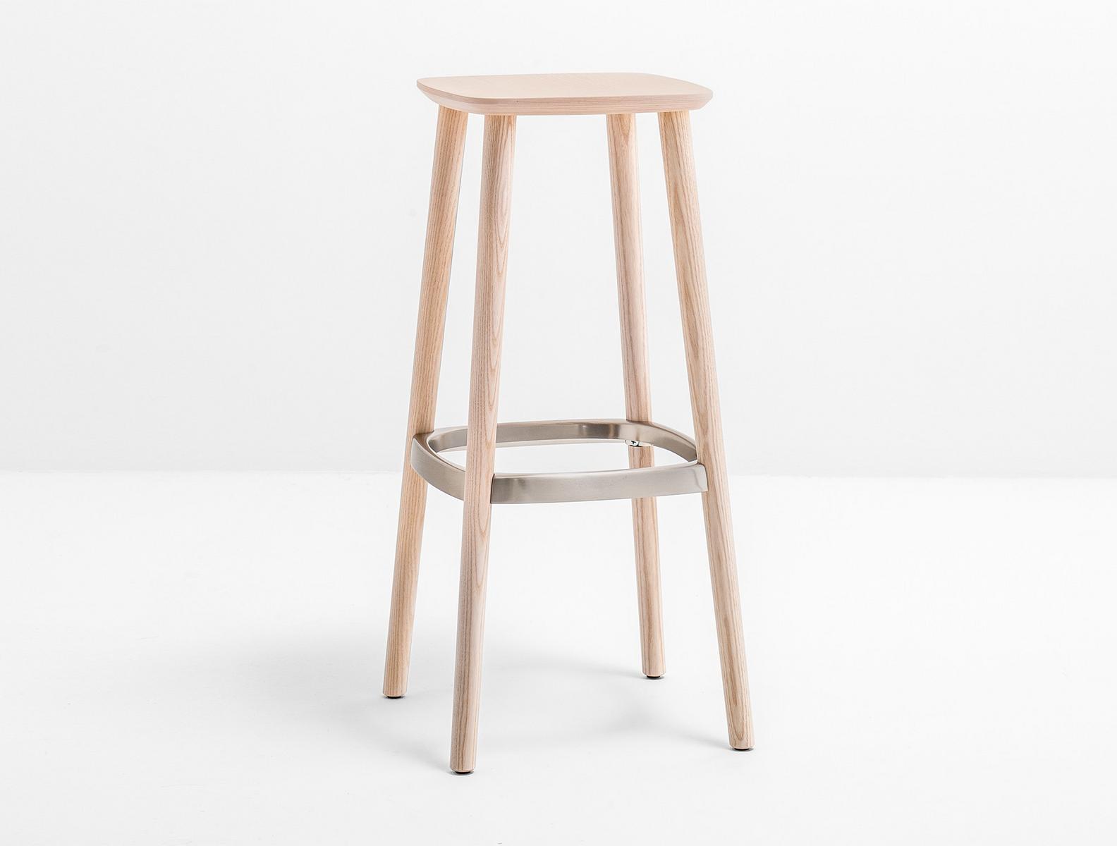 BABILA 2702 Wooden stool with footrest
