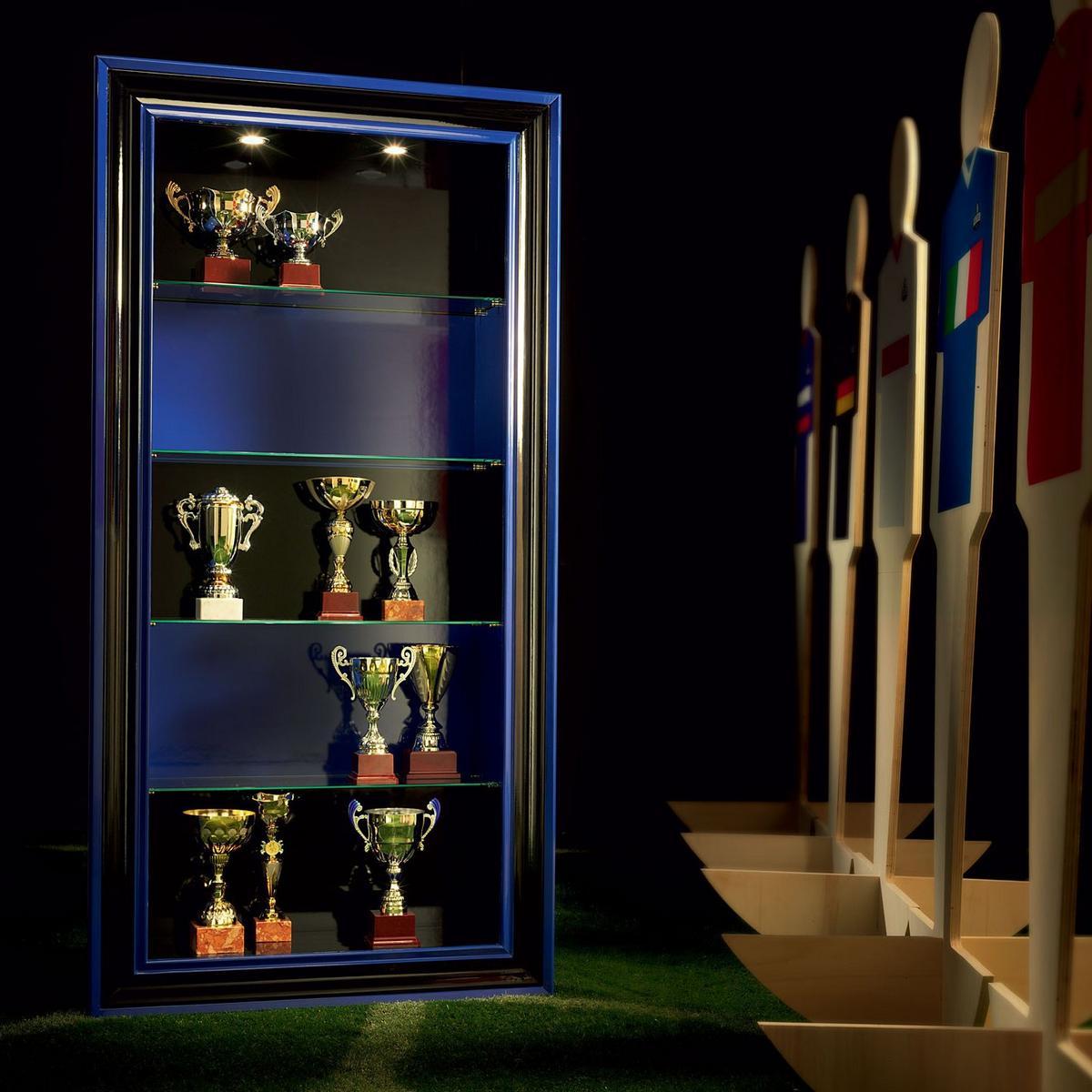 TROPHY Wooden display cabinet