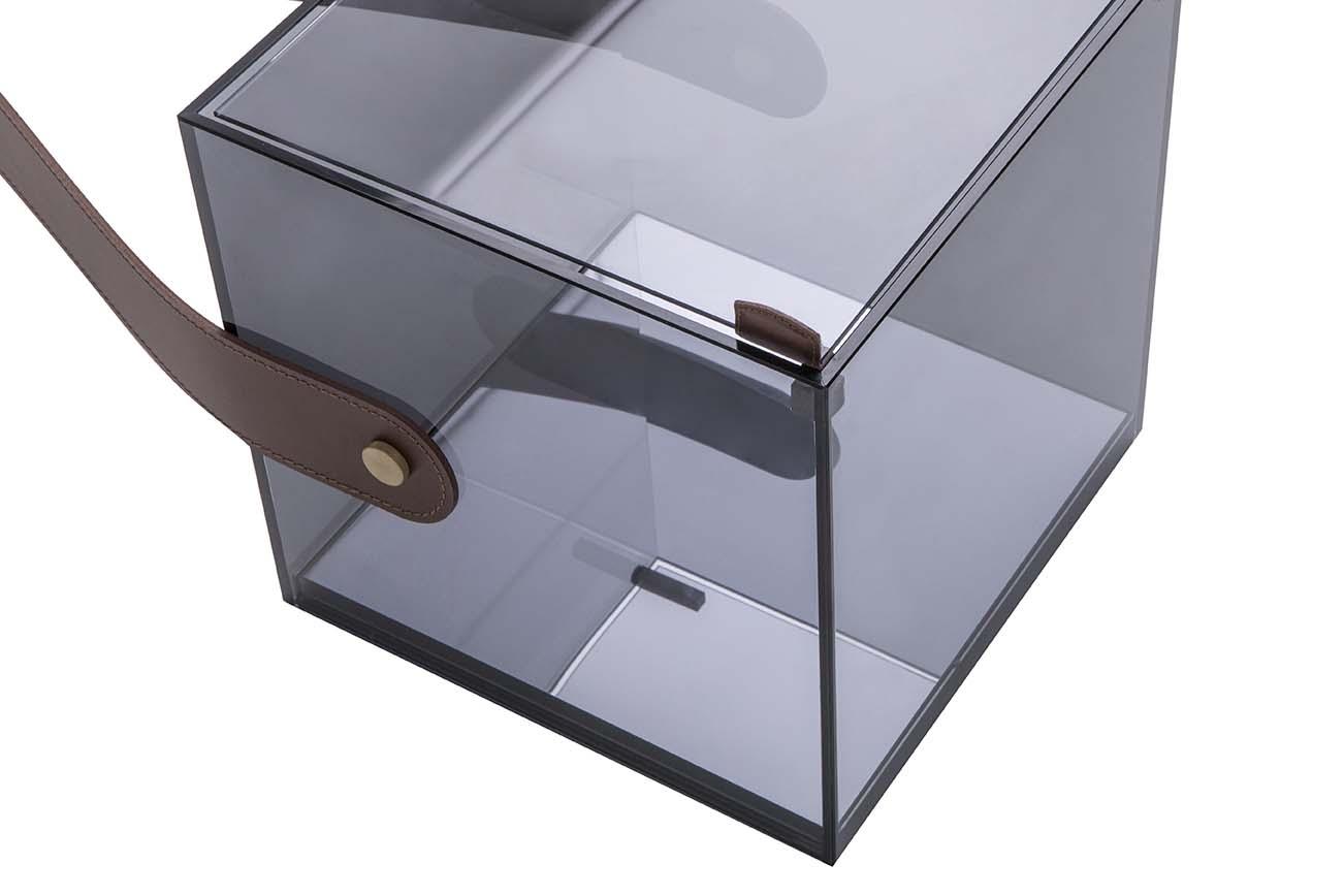 CHÈRI Wall-mounted display cabinet