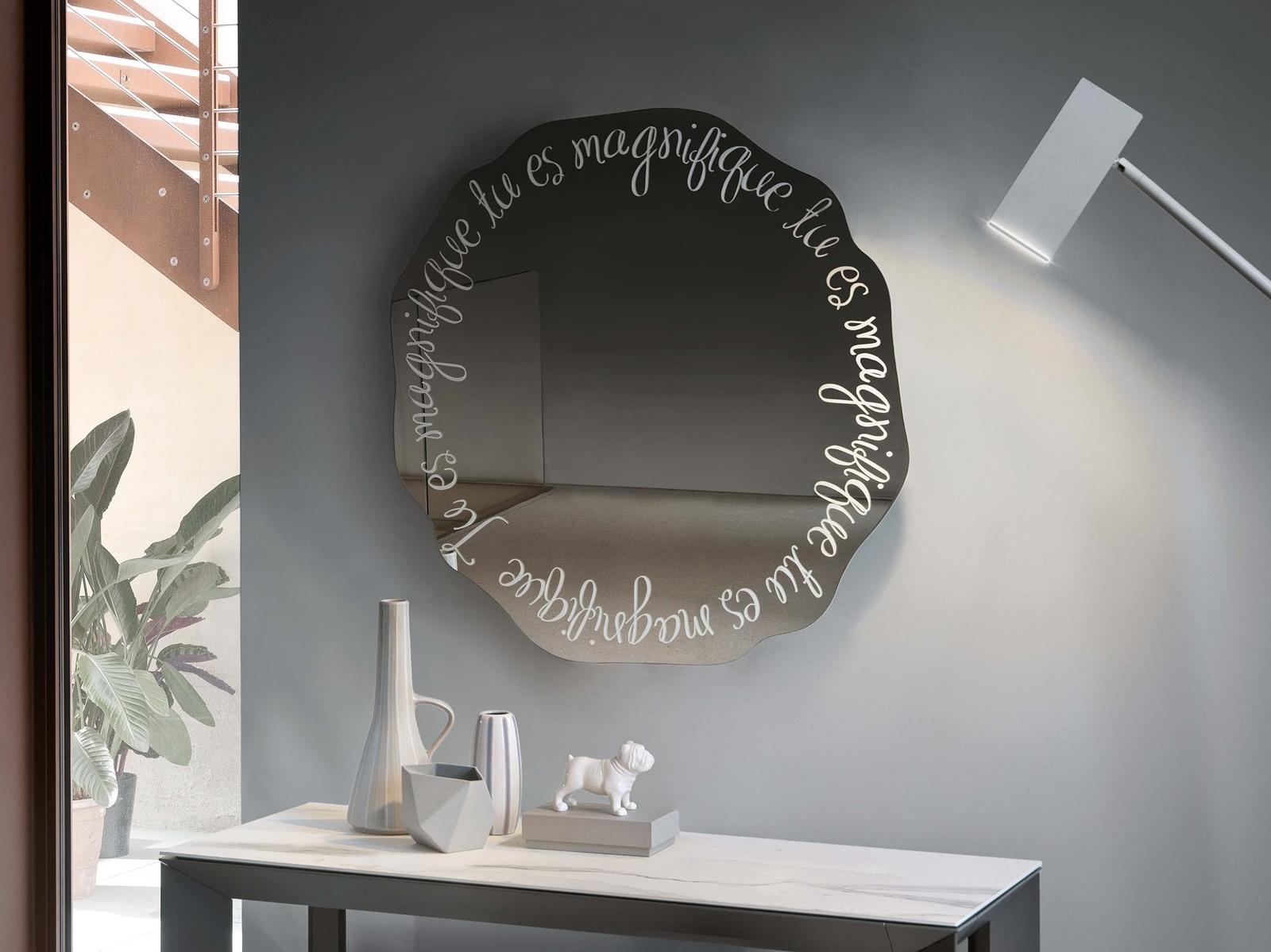 MAGNIFIQUE Round wall-mounted mirror