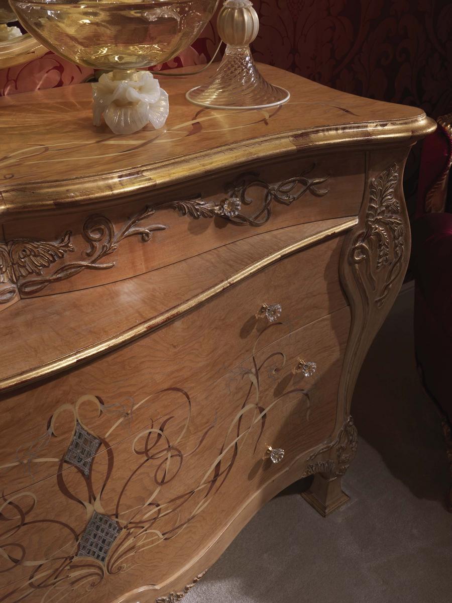 3680 Wooden chest of drawers
