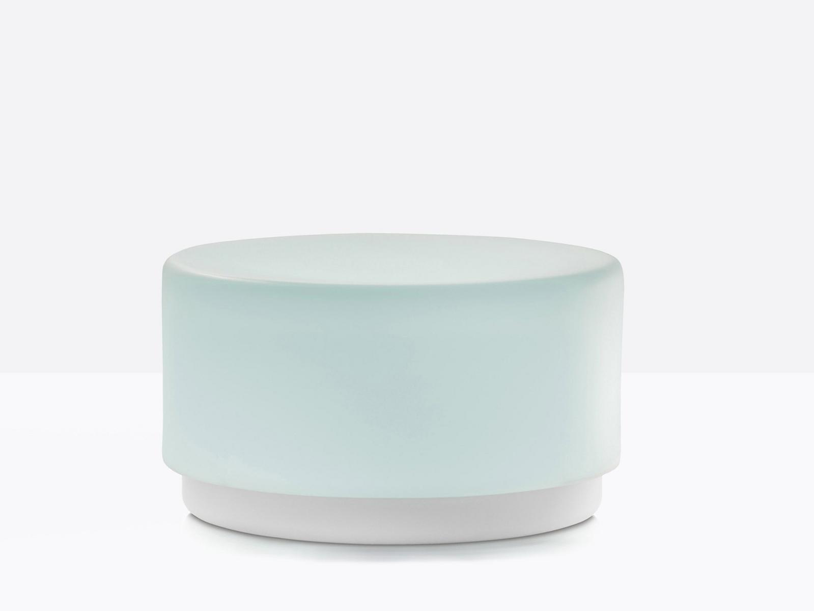 WOW 475L Low polyethylene stool with light