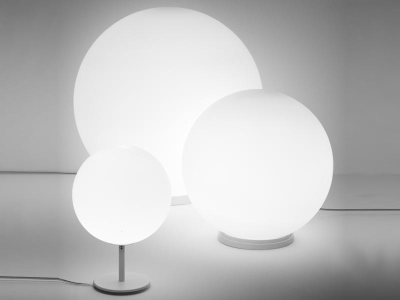 LUMI SFERA Glass table lamp