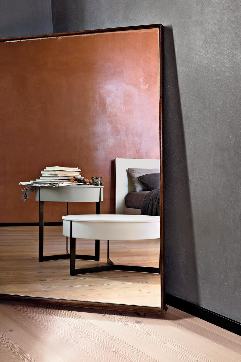 SIGN Wooden coffee table / bedside table