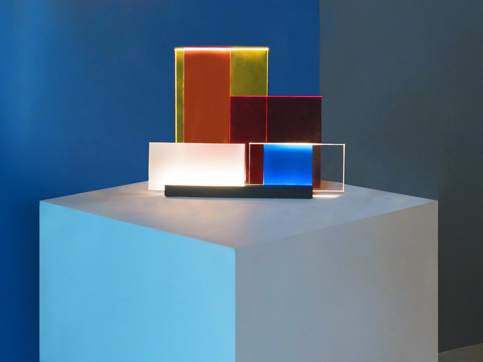 ON LINES LED methacrylate table lamp