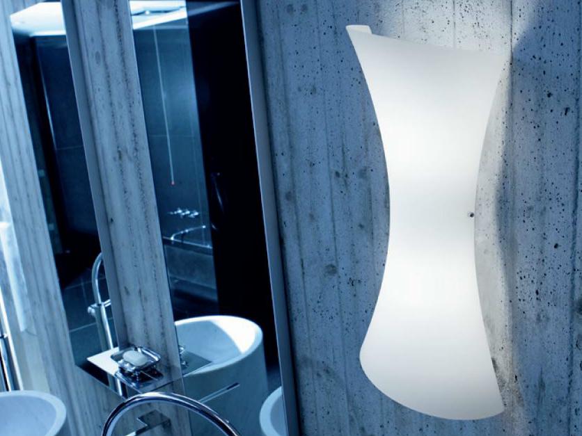 TWISTER Blown glass wall light