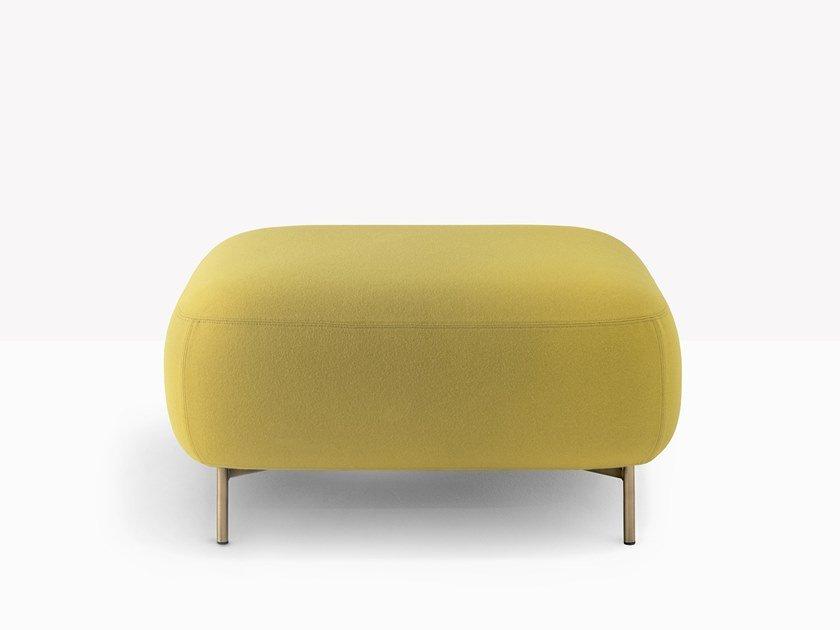 BUDDY 213 Upholstered square fabric pouf